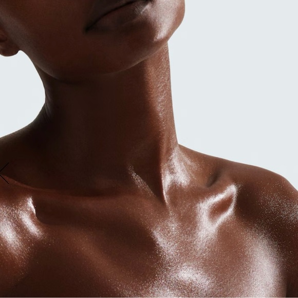 Tom Ford Soleil Blanc Shimmering Body Oil - Picture 7 of 9